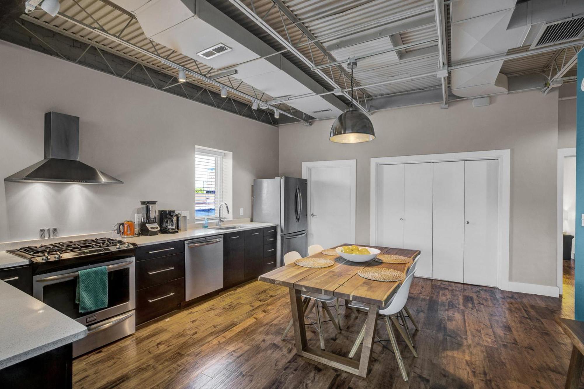 A Friendly Staycation - Downtown Greensboro Close To Major Attractions! 외부 사진